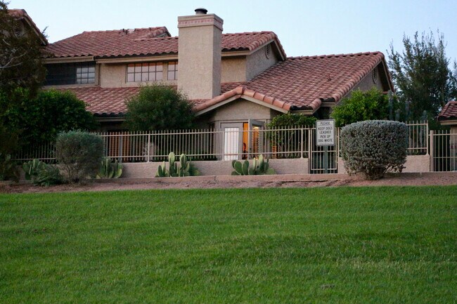 Foto del edificio - 7785 E Joshua Tree Ln