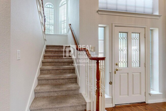 Building Photo - Elegant 5-Bedroom Home for Rent in Prime C...