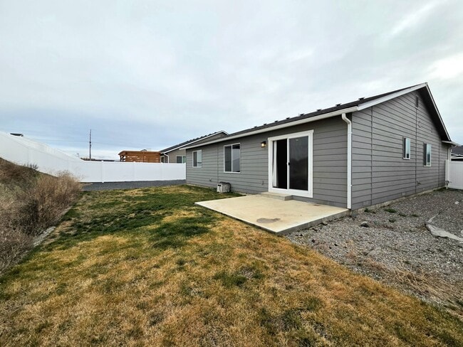 Building Photo - Single Family Home w/ Private Yard + Garage – Available Now!