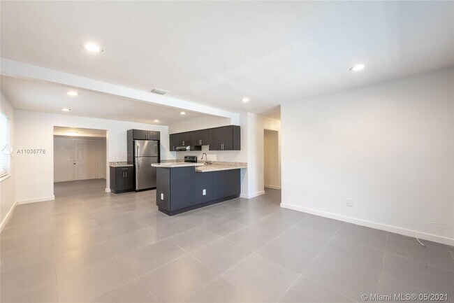 Foto del edificio - 2933 SW 24th Terrace