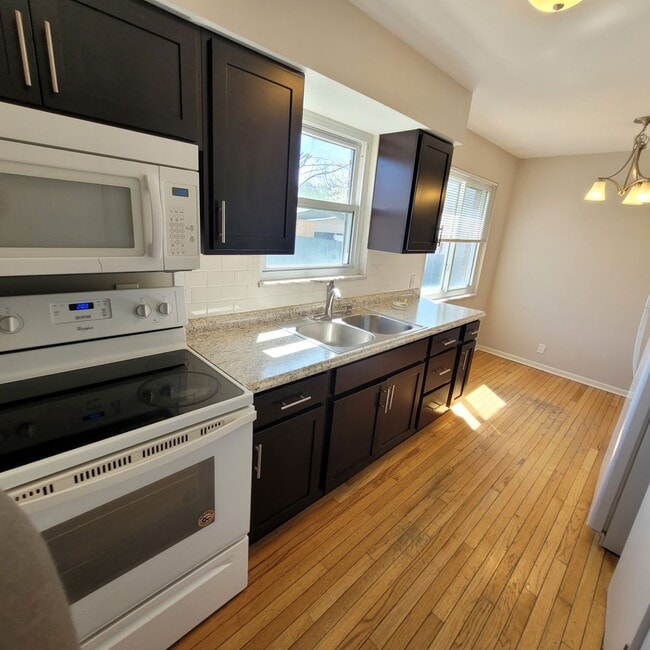 Building Photo - West Boulevard Area 3-Bed, 1-Bath Single-F...