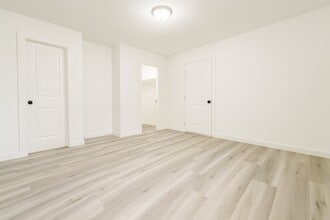 Building Photo - 1221 Kingston Dr