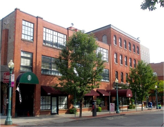 Building Photo - 202 Walton