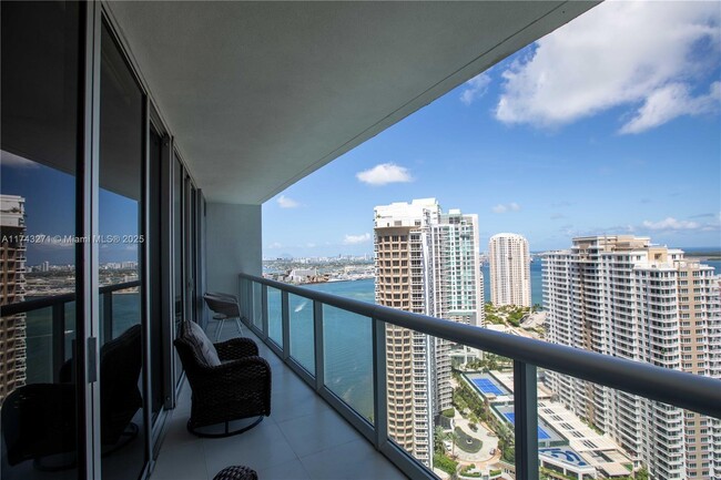 Foto del edificio - 475 Brickell Ave