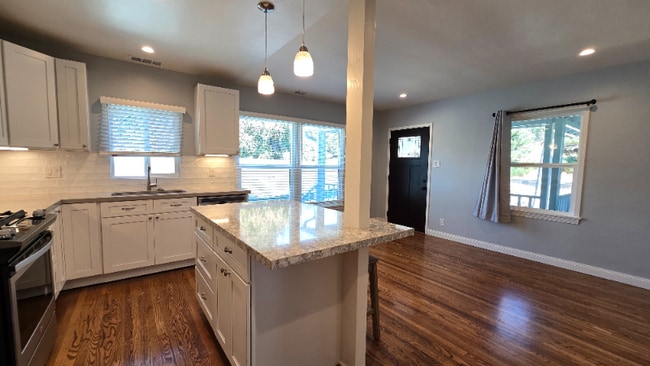 Foto del edificio - 145 California Terrace