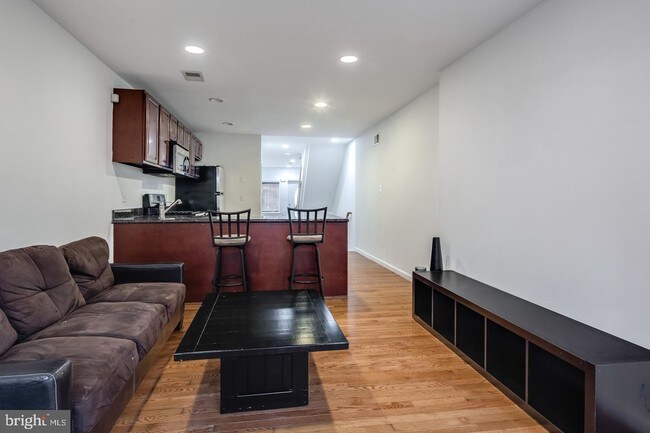 Building Photo - 1739 Annin St