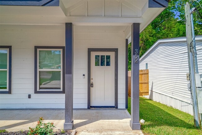 Building Photo - 352 Westchase St