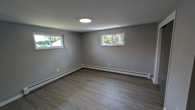 Foto del edificio - Whitaker / Homestead - 2 BR Single Family, Large Fenced Yard, Garage