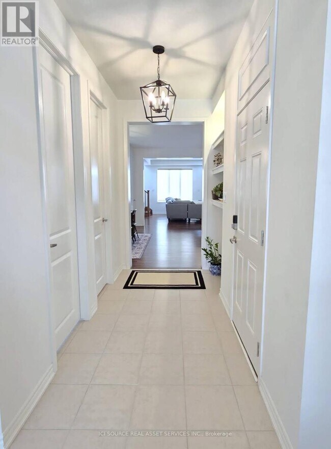 Building Photo - 1405 Mockingbird Sq