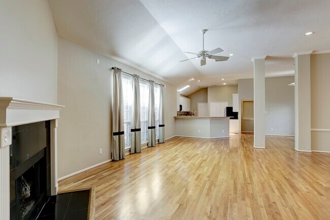 Foto del edificio - 9907 Kemp Forest Dr