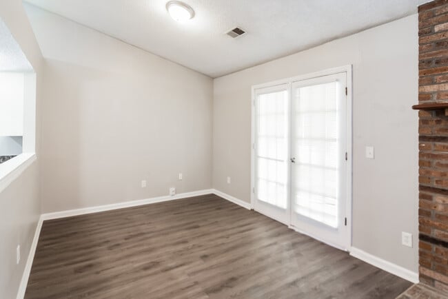 Building Photo - 249 Persimmon Cir