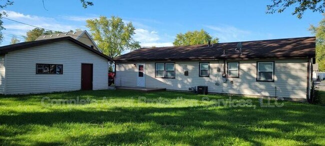 Building Photo - 703 Dearborn Rd