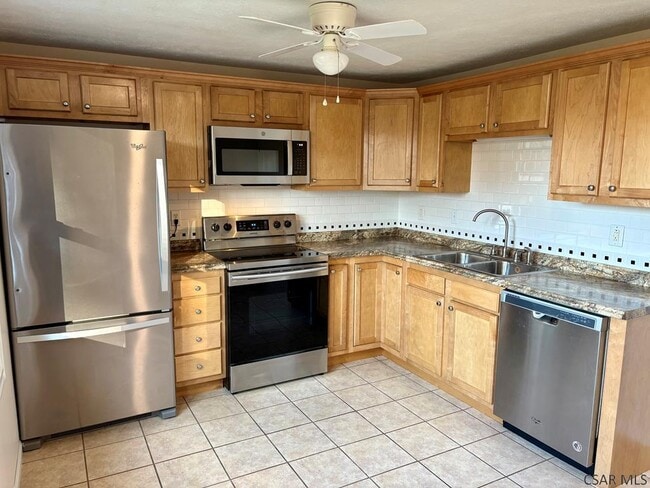 Building Photo - 427 Devon Dr