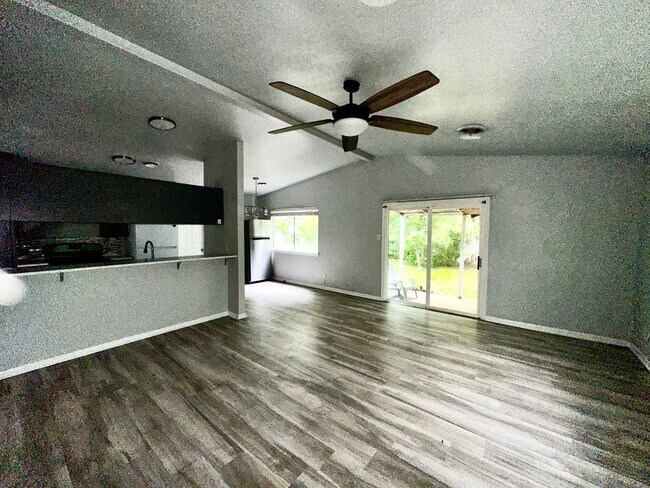 Building Photo - Beautiful family home!!!
