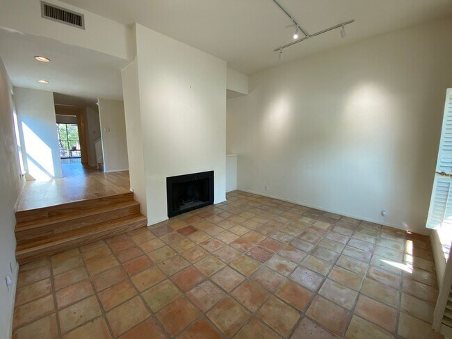 Photo - Alamo Heights Gem ~  2 / 2.5 Multi-Level C... House