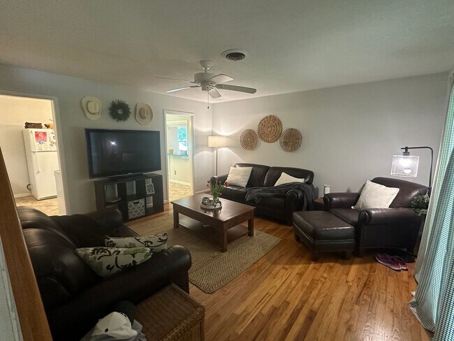 Foto del edificio - Southside Auburn Cottage