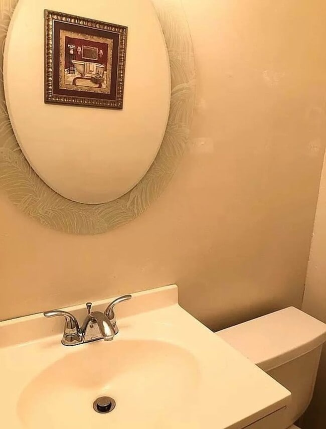 Building Photo - 1927 Fort Monroe Ct