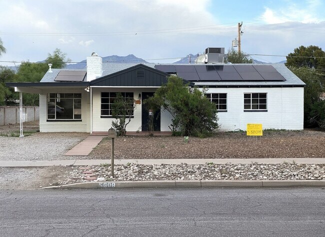 Building Photo - 5609 E Pima St