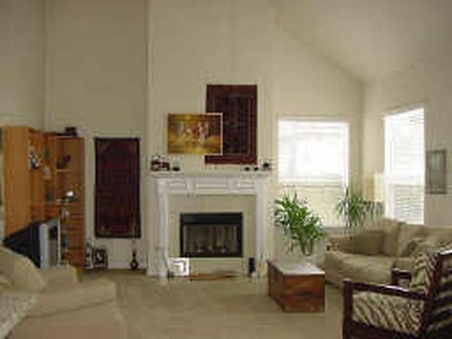Building Photo - 38 Ivy Garden St