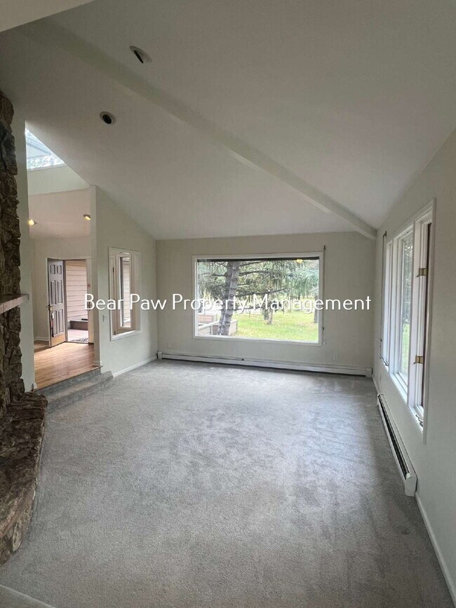 Building Photo - Beautiful Home in Genesee!!