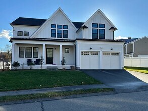Building Photo - 119 Woodbine Cir