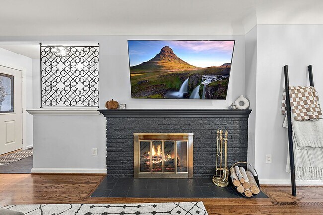 Foto del edificio - 2432 Hawkins Ave