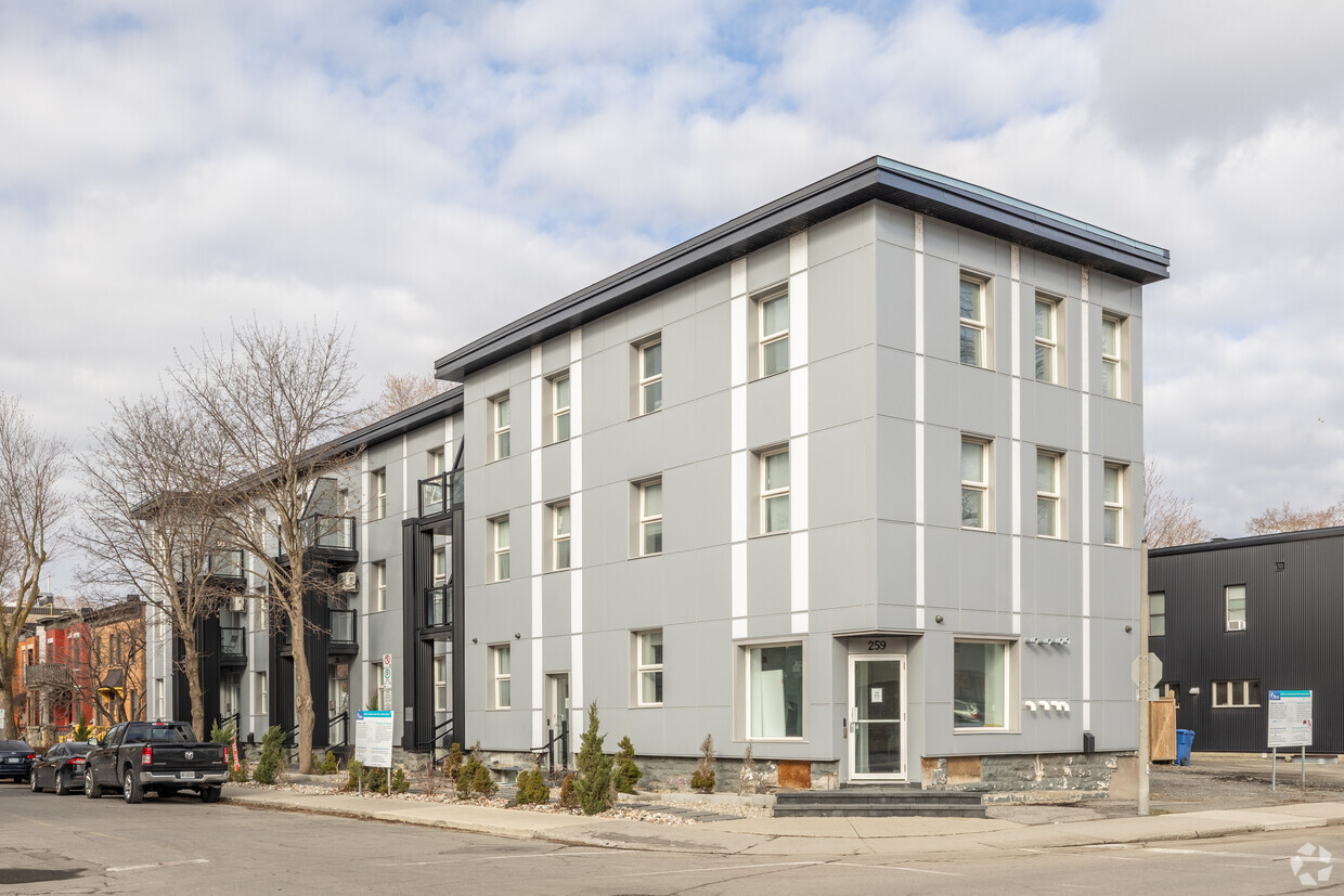 Primary Photo - 253-259 York St