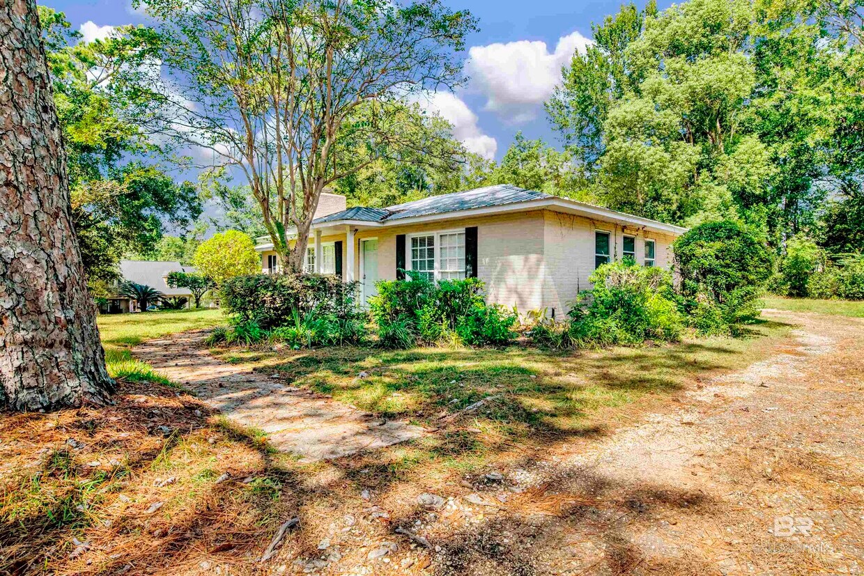 Foto principal - 703 Belrose Ave