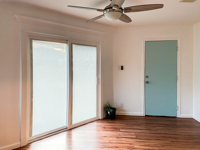 Dining area with new sliding door - 5002 Sage Kenton