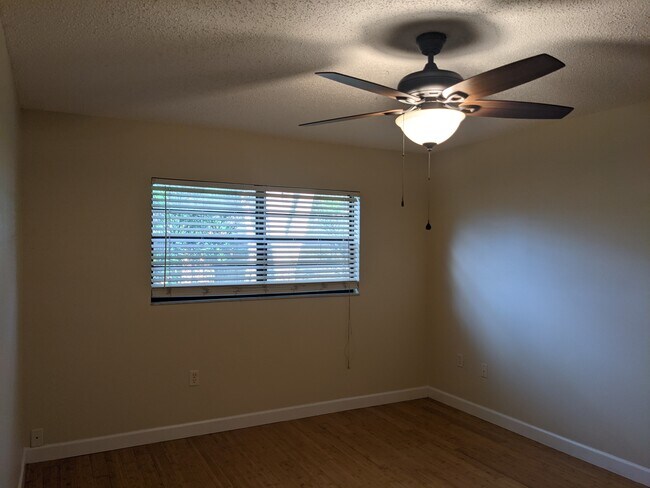 Building Photo - 1282 Dinnerbell Ln E