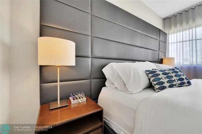 Building Photo - 4433 El Mar Dr