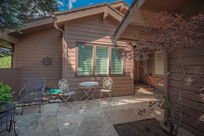 Foto del edificio - 3570 Camels Ridge Ln