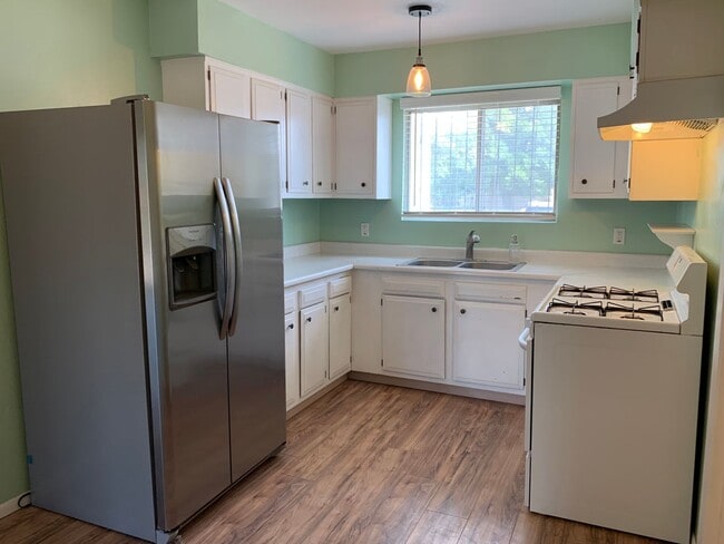 Foto del edificio - Lovely 2 Bedroom, 2 Bath Home Near Old Town! Available Now!