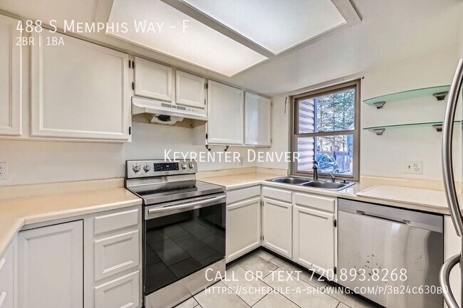 Building Photo - Charming 2 Bed 1 Bath Townhome with Deck a...