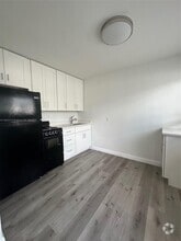 Building Photo - 116 SE 9th Ct