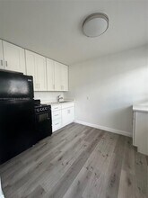 Building Photo - 116 SE 9th Ct