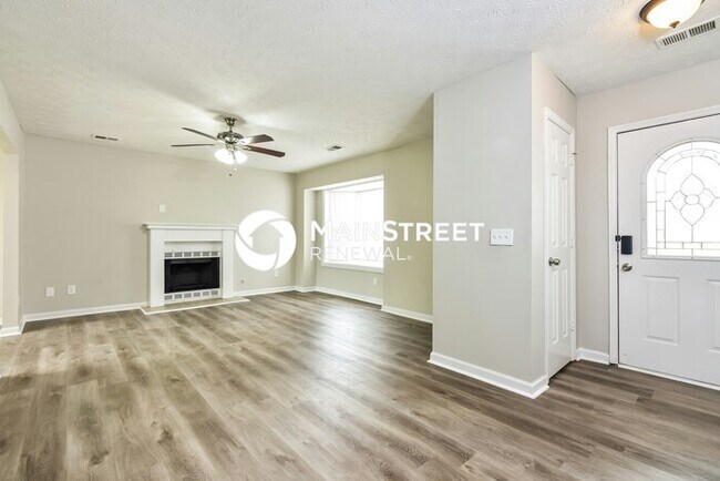Building Photo - 3 Bedroom Pet-Friendly Home in Stone Mountain, GA with Main Street Renewal