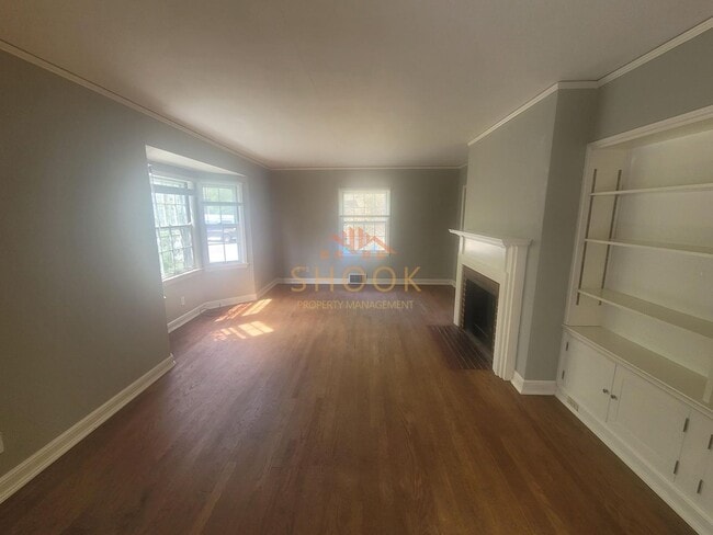 Foto del edificio - LARGE CAMPUS HOME AVAILABLE MID AUGUST 2024