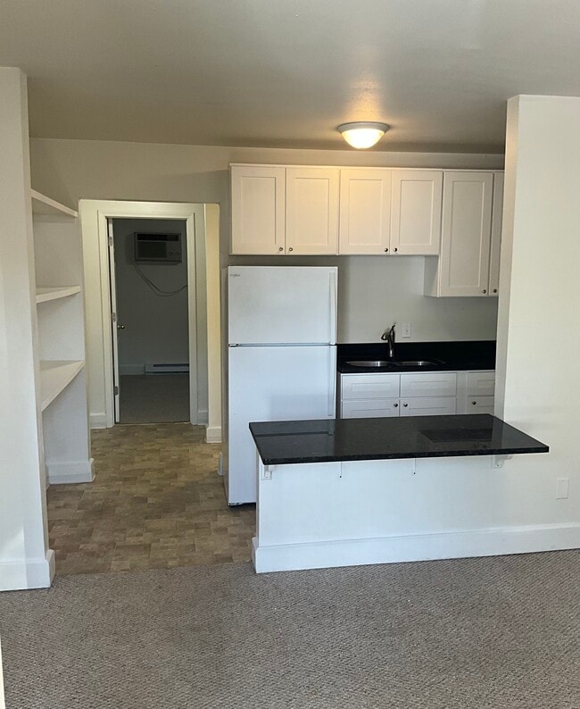 Building Photo - Sunflower Place - Full Unit for Rent
