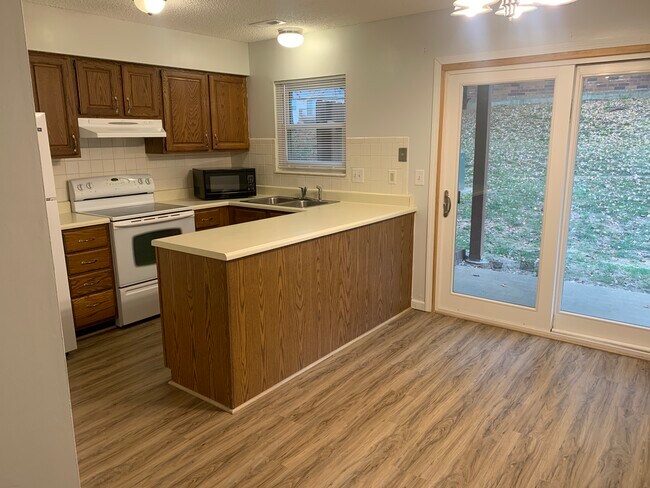 Foto del edificio - 822 Highland Hill Ct