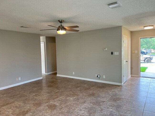Building Photo - Lovely Ventura rental!
