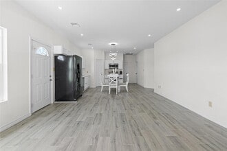 Building Photo - 5053-5835 Drive