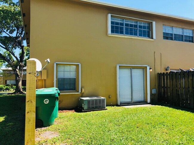 Building Photo - 1805 SW 81st Terrace