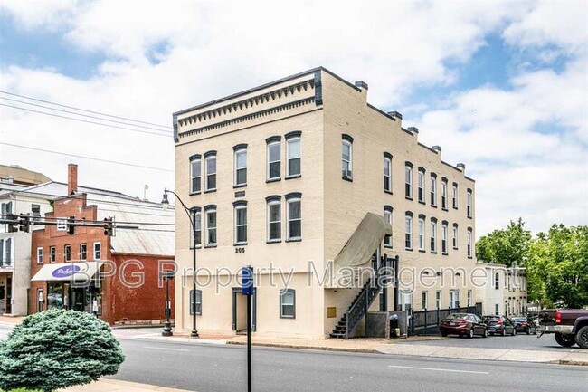 Building Photo - 20 W Wolfe St