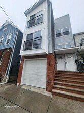 Building Photo - 388 S 9th St