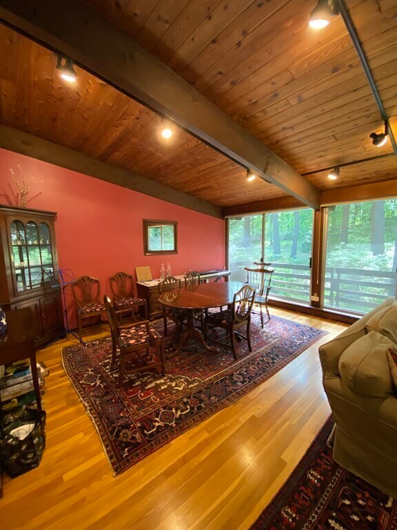 Building Photo - 12 White Pine Ln