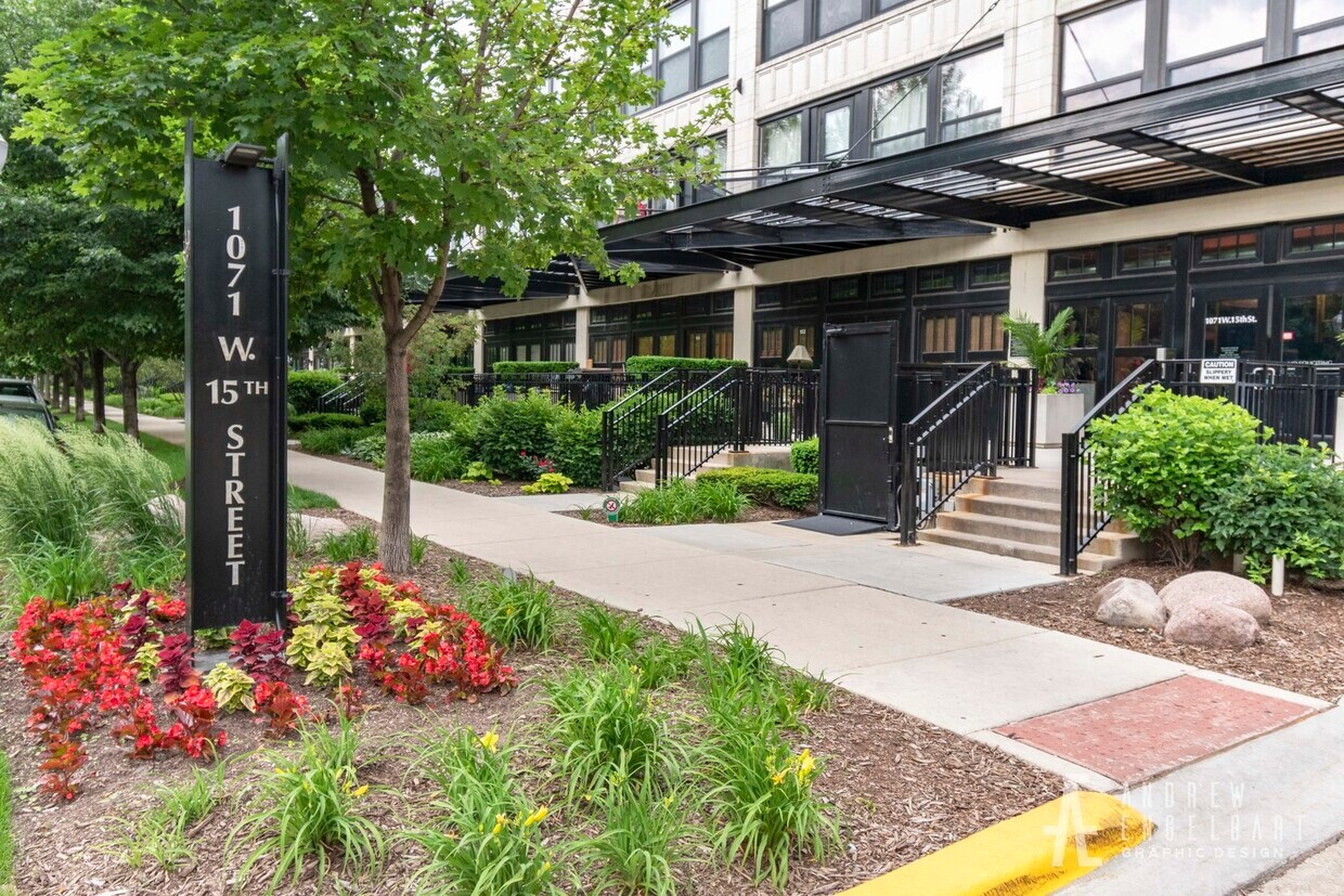 Foto principal - 1071 W 15th St