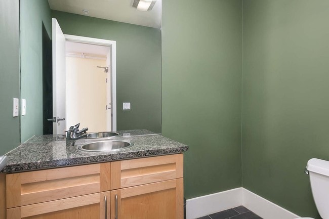 Building Photo - Gorgeous and Spacious Tri-Level Loft in SOMA
