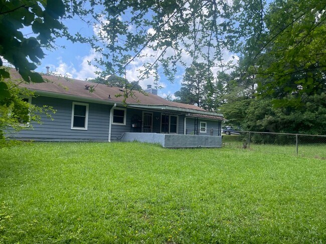 Foto del edificio - 512 Greenview Ave SE
