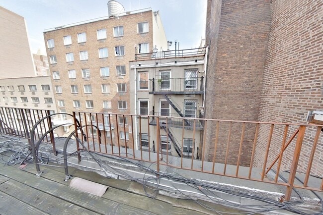 Building Photo - 221 E 23rd St